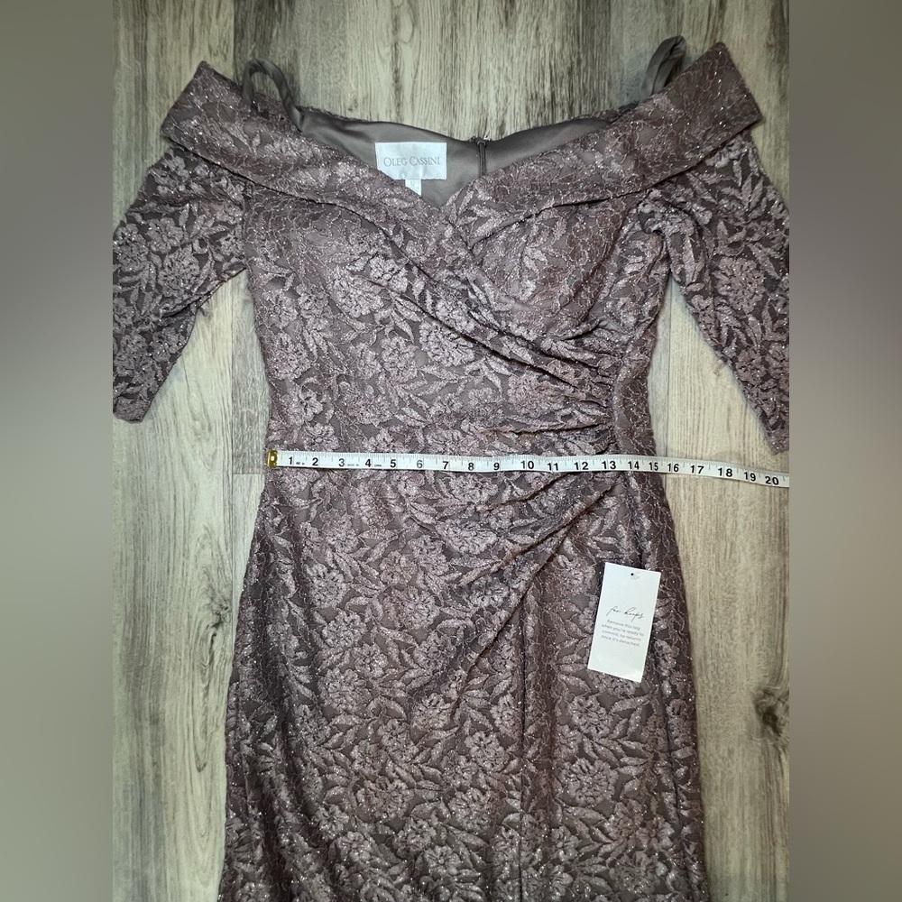 David’s Bridal  Off-the-Shoulder V-Neck Ruched Lace Gown‎ Dress Size 12 NWT - Picture 9 of 12